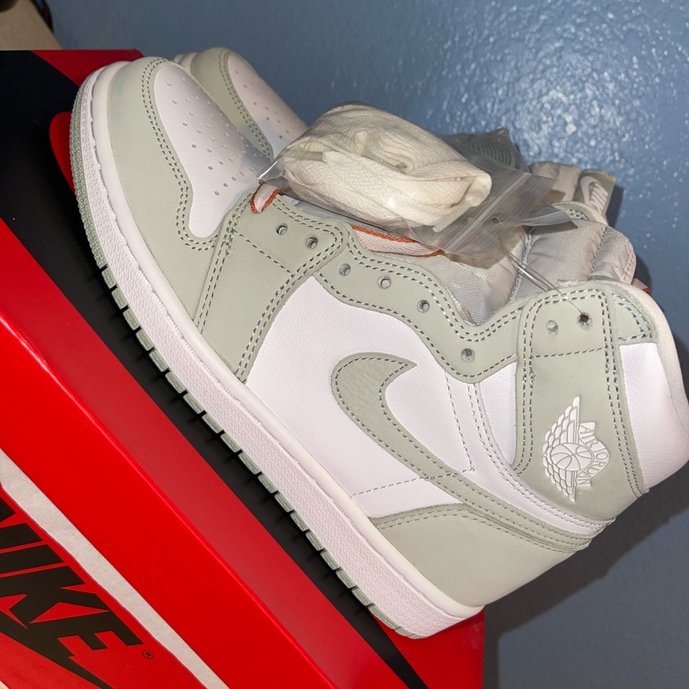 SOLD‼️‼️‼️ Jordan 1 Seafoam White